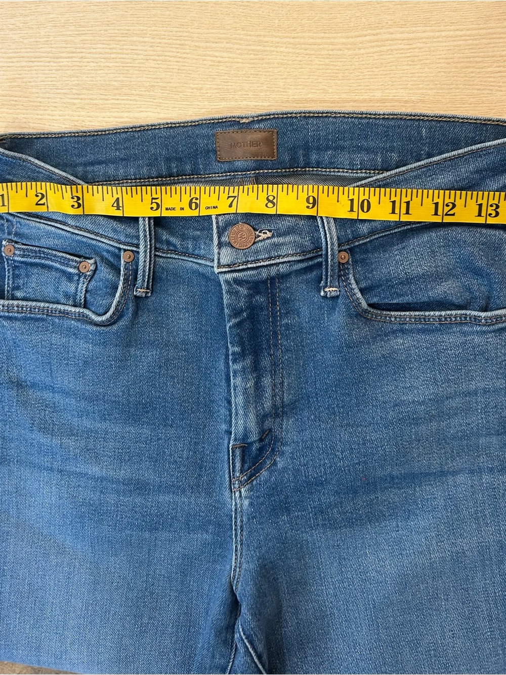MOTHER The Weekender Fray Jeans - Picture 7 of 9